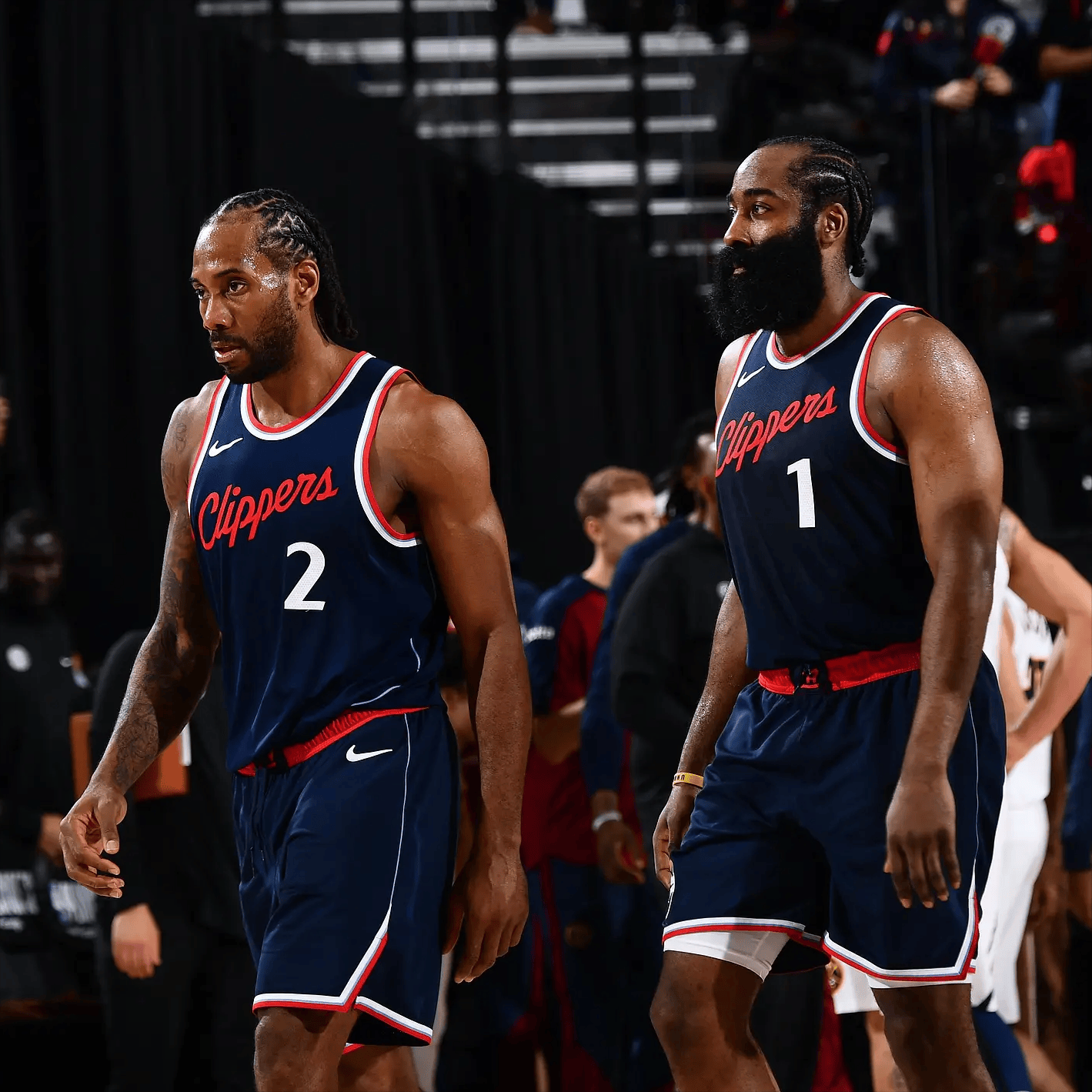 逼向左侧 逼向左侧